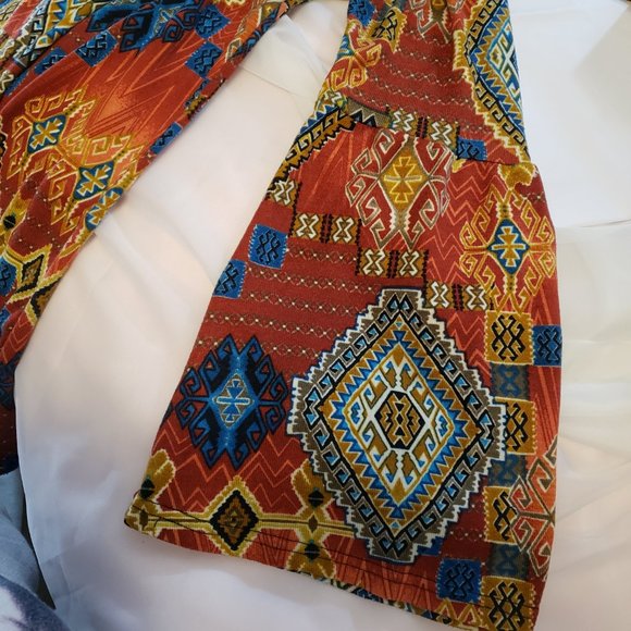 WinWin Aztec Print Bell Sleeve Tunic Top - Picture 4 of 6